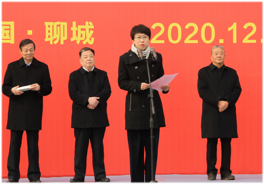 市委副書(shū)記、市長(zhǎng)李長(zhǎng)萍同志在啟動(dòng)儀式上講話(huà)并宣布：鄭濟(jì)高鐵配套基礎(chǔ)設(shè)施暨高鐵新區(qū)建設(shè)正式啟動(dòng)。